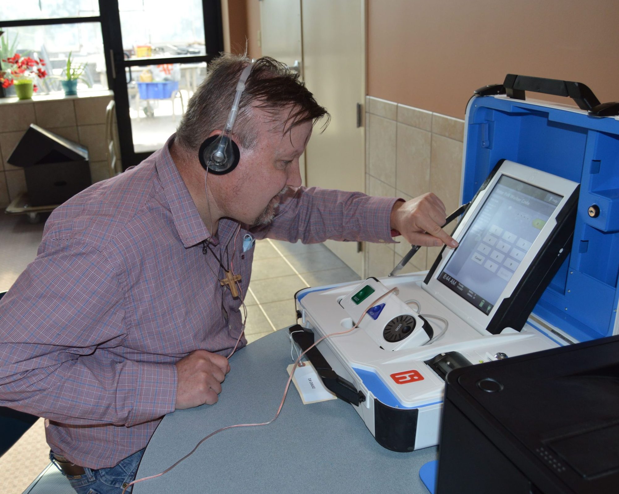 client practices using accessible voting machine
